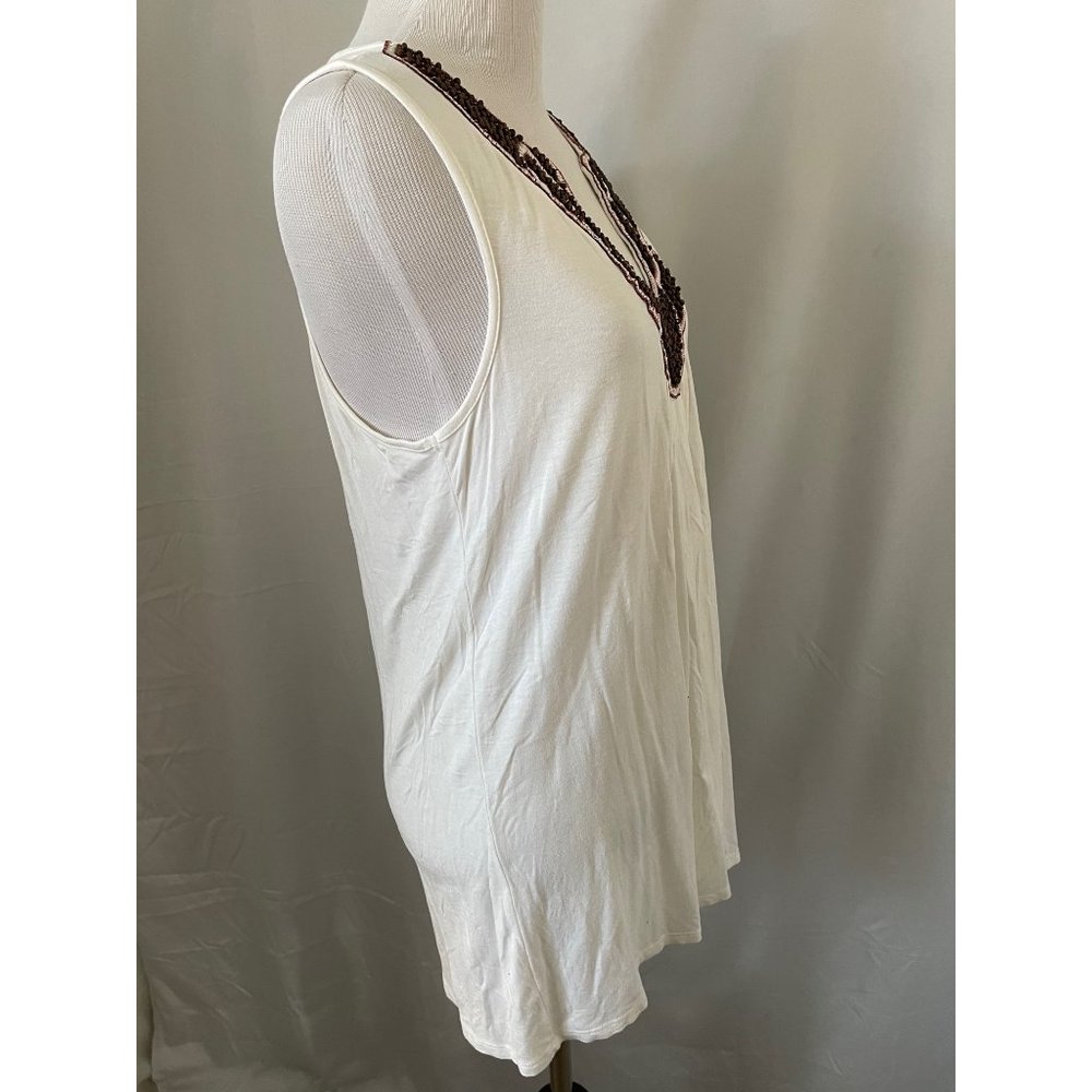 Bellatrix Cream Embroidered Wooden Beaded Scallop Design Neckline Tank Top - Picture 6 of 10